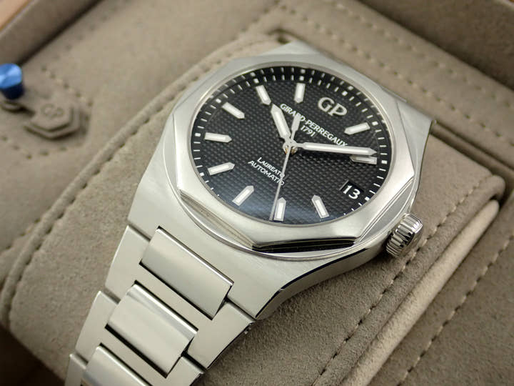Girard-Perregaux Laureato Ref. 81010-11-635-11A Black Dial Used CKY55X21