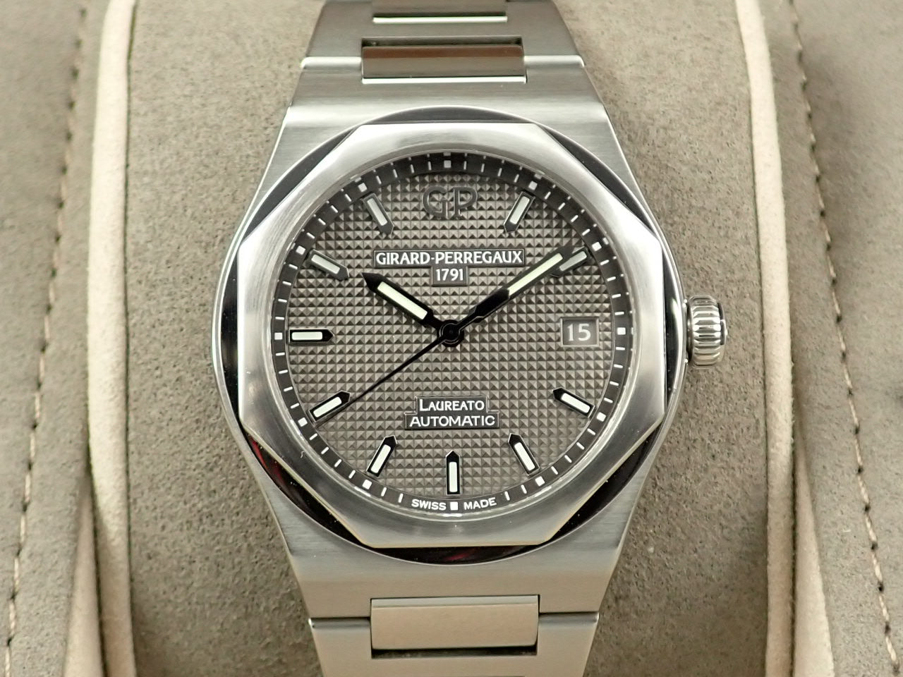 Girard-Perregaux Laureato &lt;Box and Others&gt;