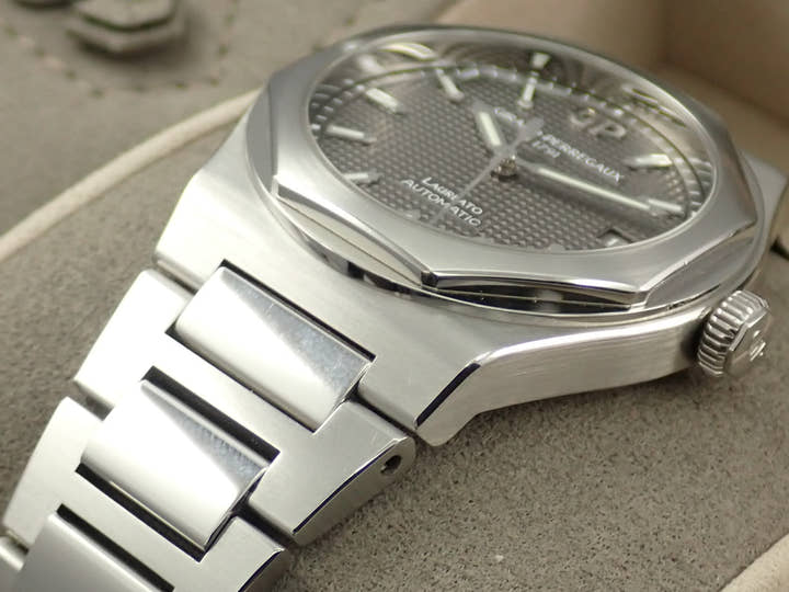 Girard-Perregaux Laureato Ref.81005-11-231-11A Grey Dial Used 10R5V729