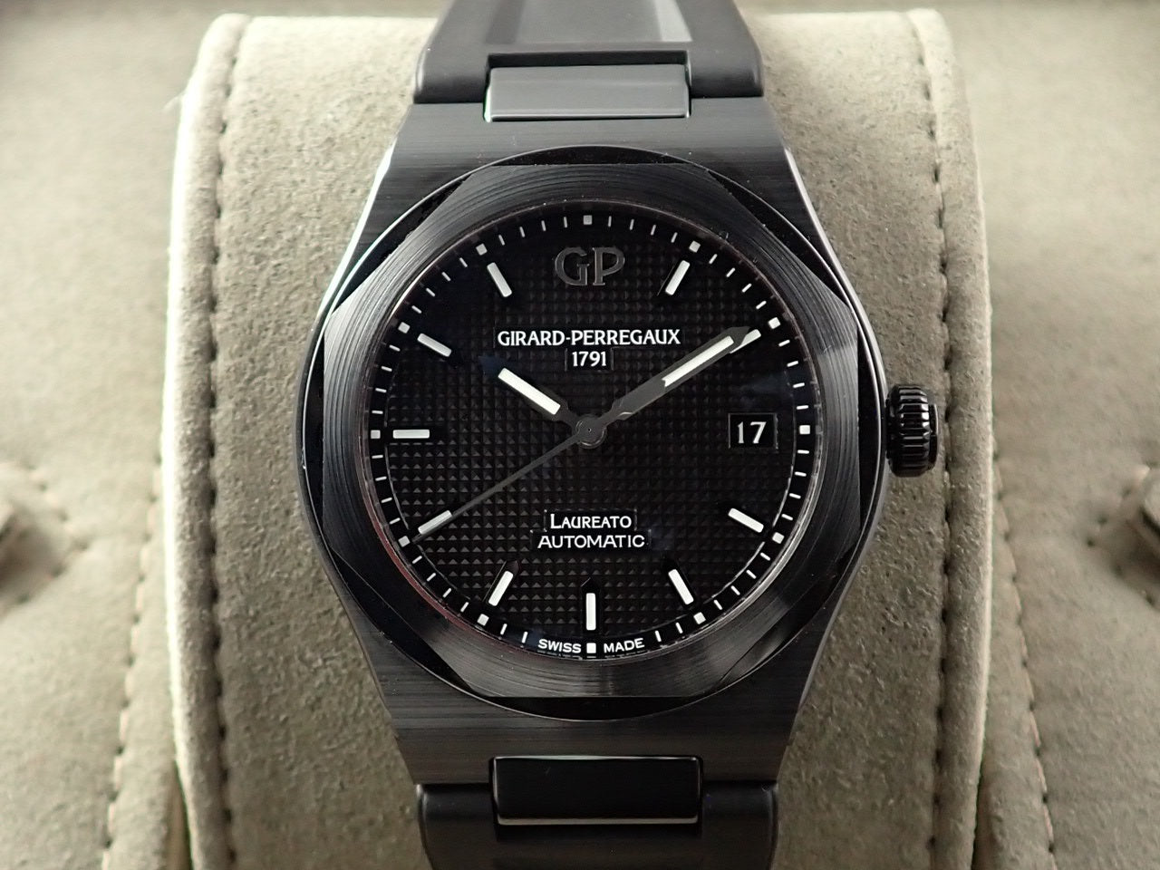 Girard-Perregaux Laureato Black Ceramic &lt;Warranty, Box, etc.&gt;