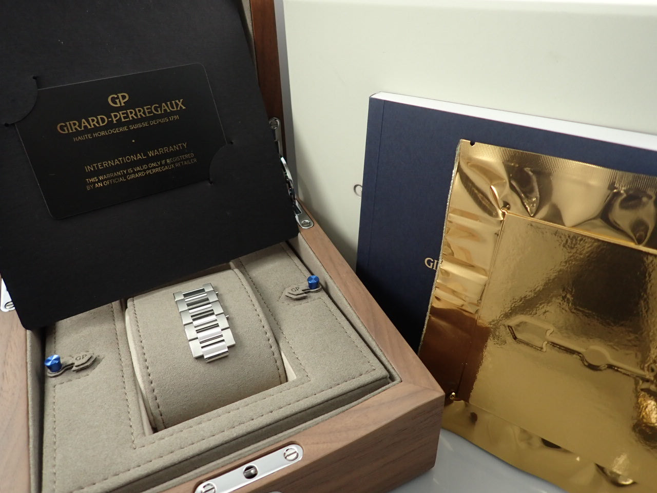 Girard-Perregaux Laureato Infinity Edition &lt;Warranty, Box, etc.&gt;