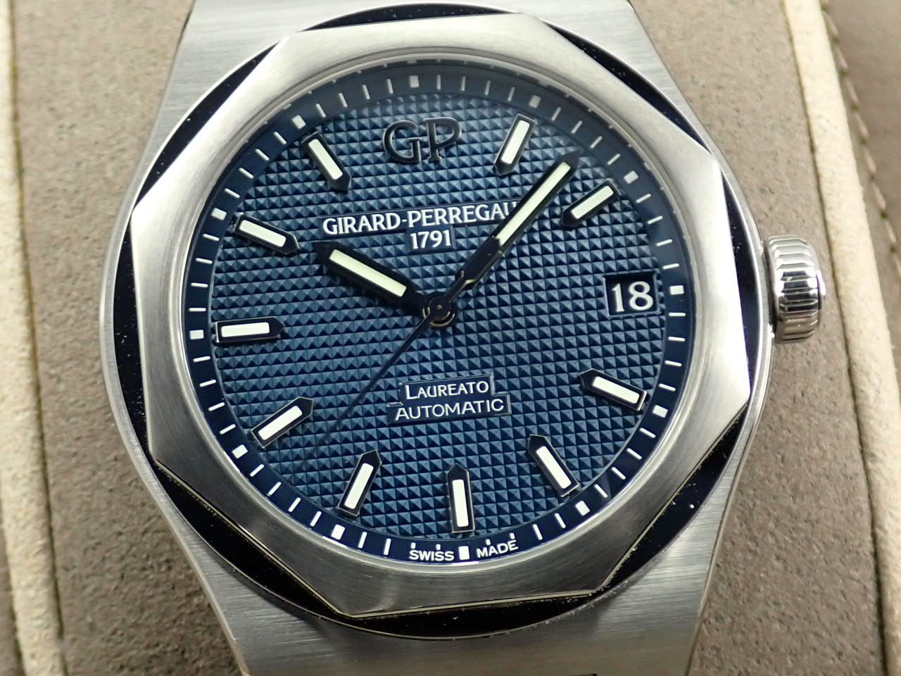 Girard-Perregaux Laureato &lt;Warranty, Box, etc.&gt;