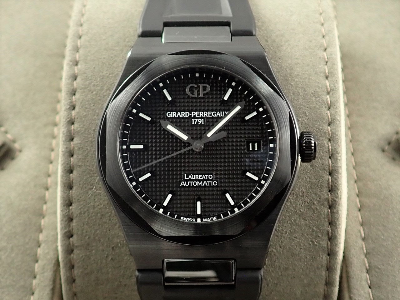 Girard-Perregaux Laureato Black Ceramic &lt;Warranty, Box, etc.&gt;