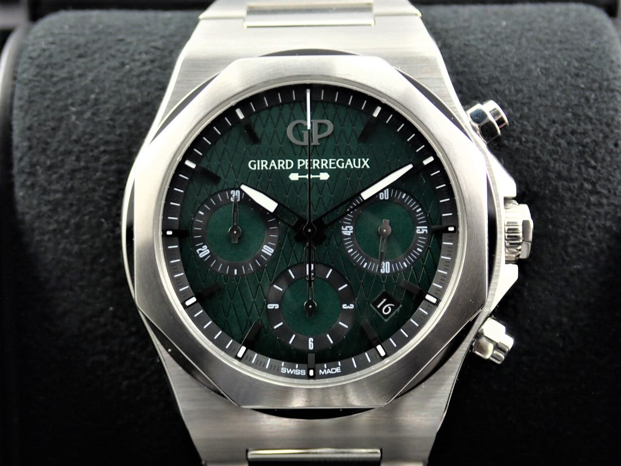 Girard-Perregaux Laureato Chronograph Aston Martin Edition &lt;Warranty, Box, etc.&gt;