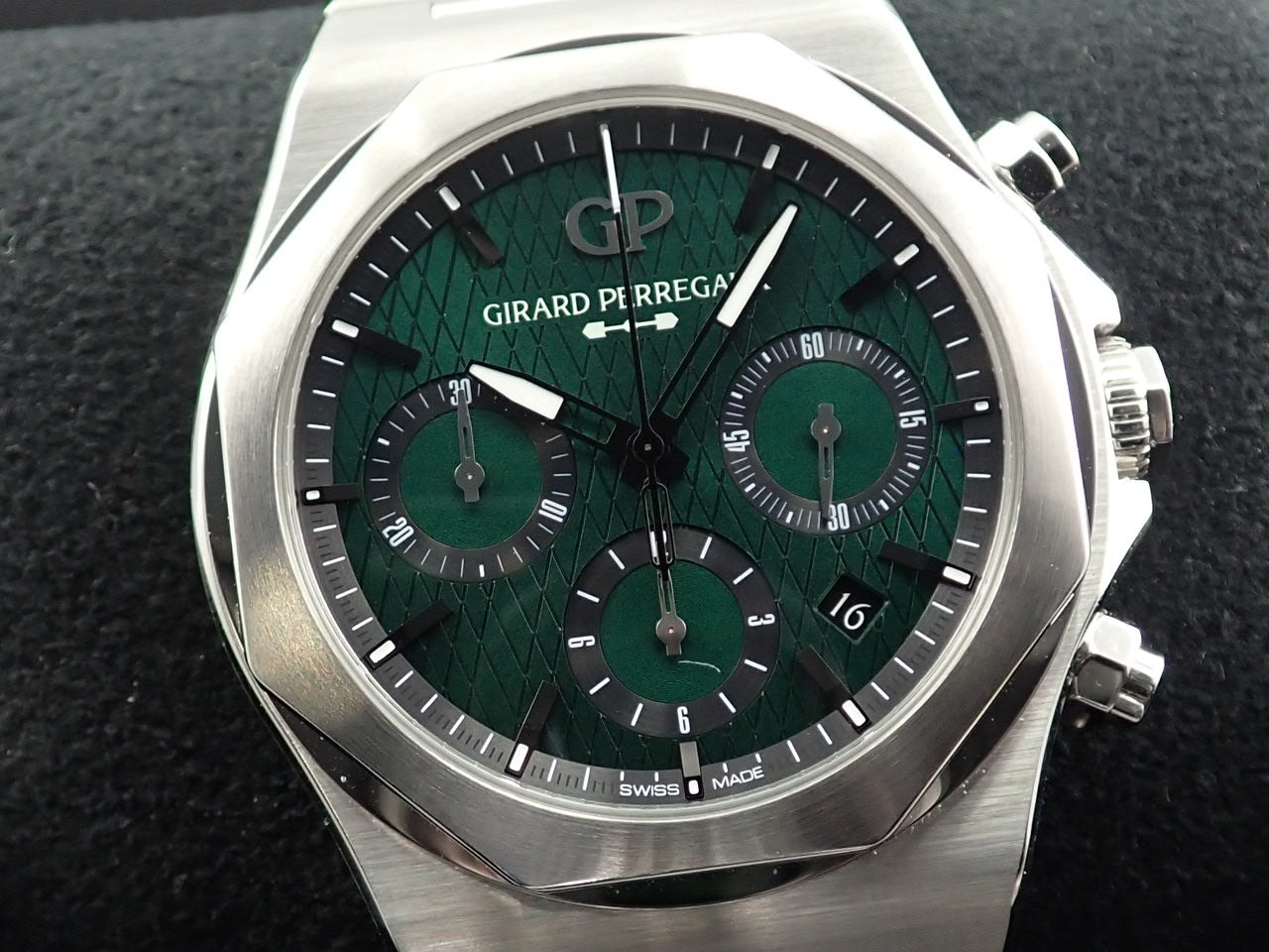 Girard-Perregaux Laureato Chronograph Aston Martin Edition &lt;Warranty, Box, etc.&gt;