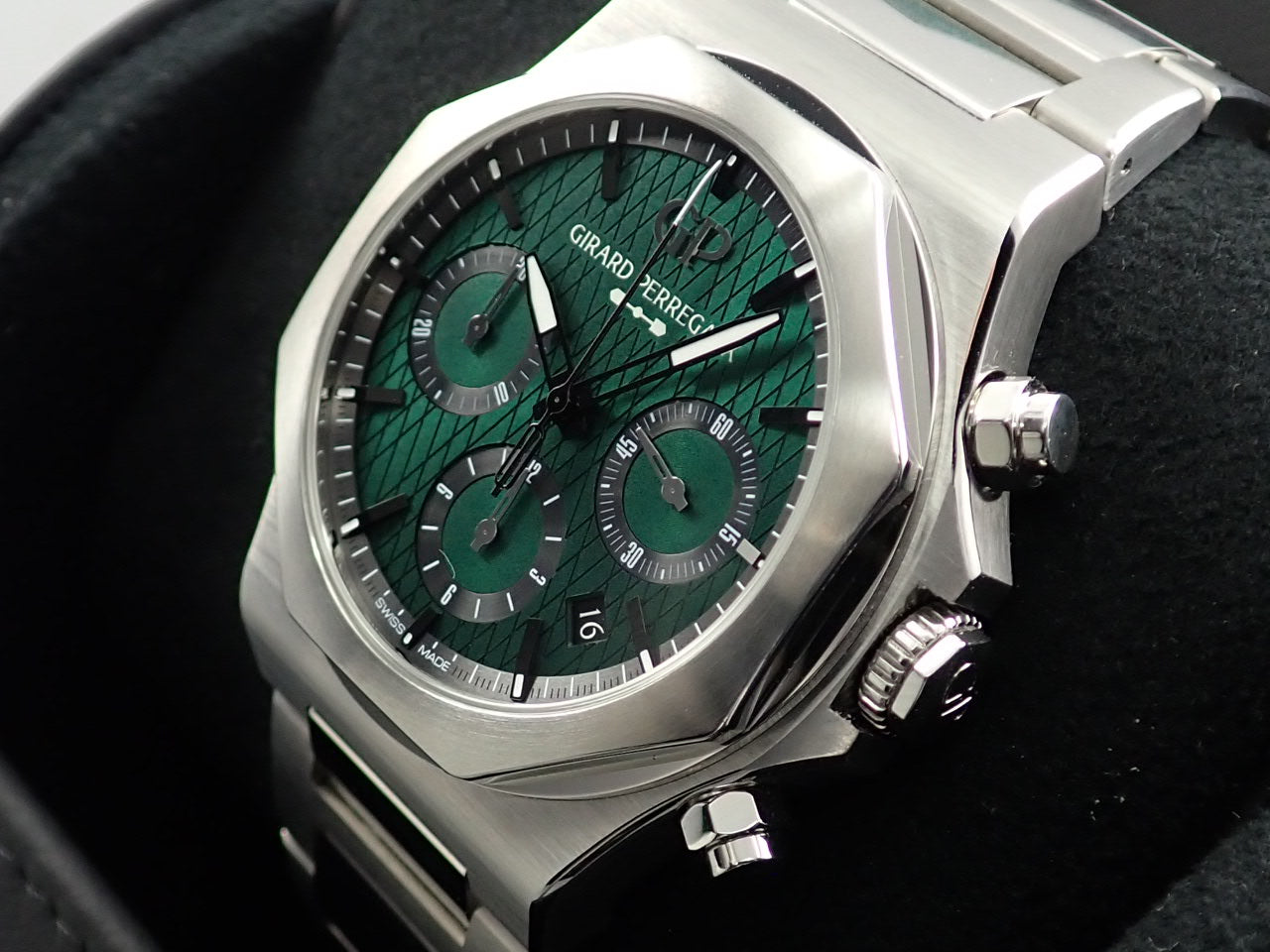 Girard-Perregaux Laureato Chronograph Aston Martin Edition &lt;Warranty, Box, etc.&gt;