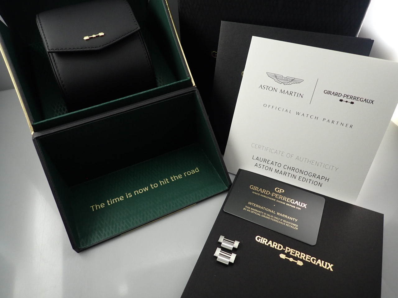 Girard-Perregaux Laureato Chronograph Aston Martin Edition &lt;Warranty, Box, etc.&gt;