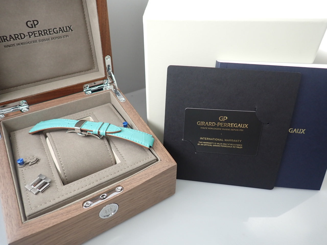 Girard-Perregaux Laureato Glacier Japan Limited &lt;Warranty, Box, etc.&gt;