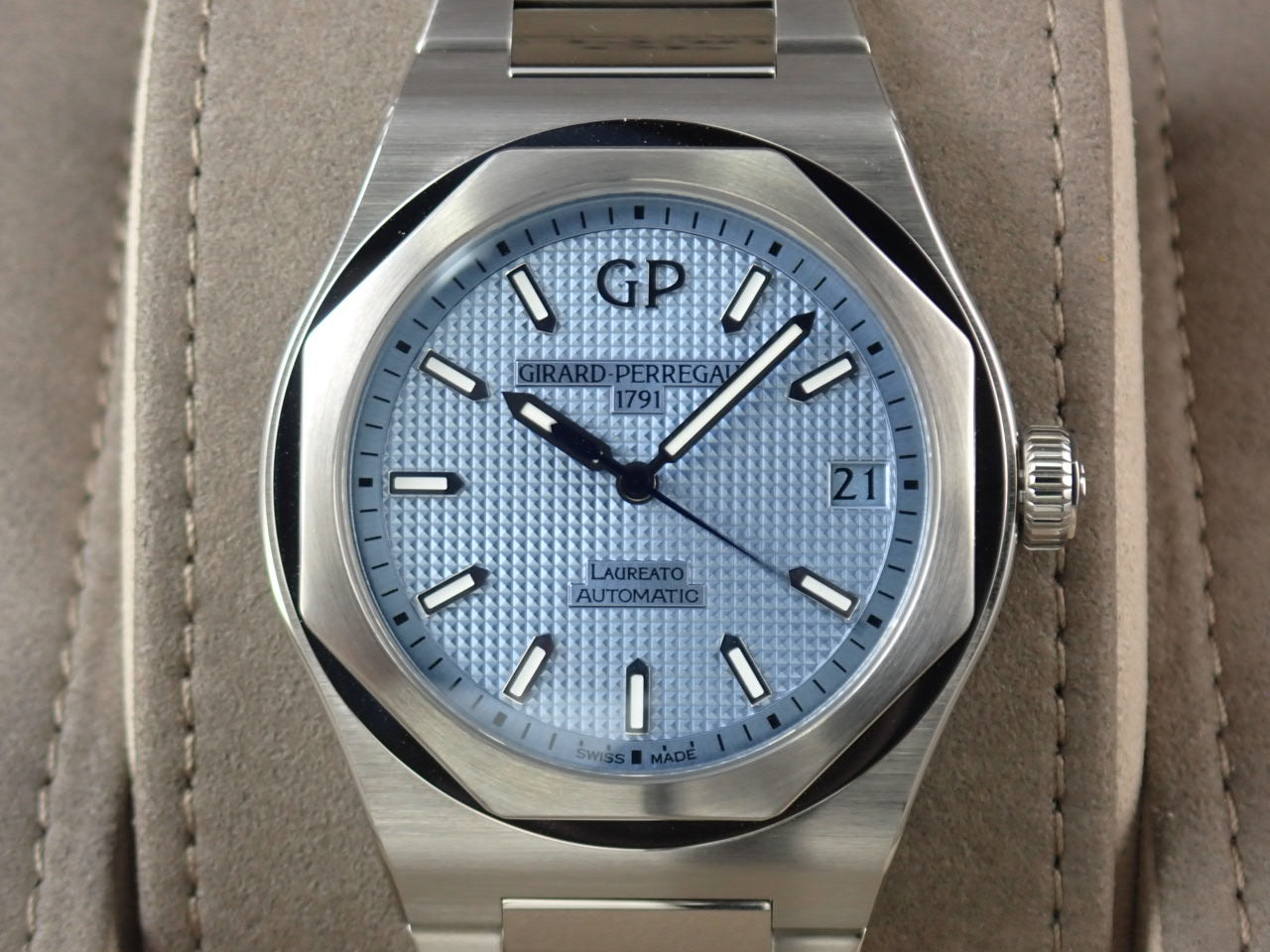 Girard-Perregaux Laureato Glacier Japan Limited &lt;Warranty, Box, etc.&gt;