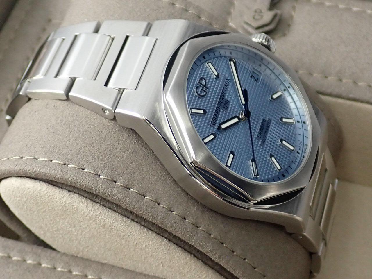 Girard-Perregaux Laureato Glacier Japan Limited &lt;Warranty, Box, etc.&gt;