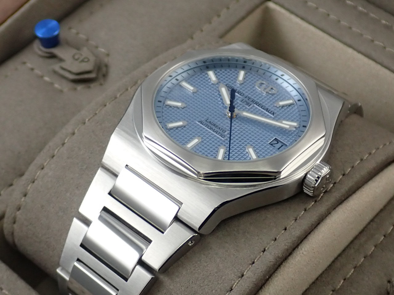 Girard-Perregaux Laureato Glacier Japan Limited &lt;Warranty, Box, etc.&gt;