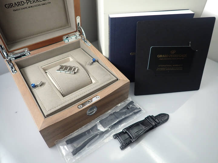 ジラールペルゴ ロレアート クロノグラフ Ref.81020-11-131-BB6A シルバー/ブラック文字盤 美品 2U019SPJ