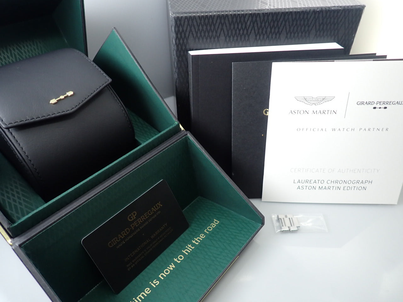 Girard-Perregaux Laureato Chronograph Aston Martin Edition &lt;Warranty, Box, etc.&gt;