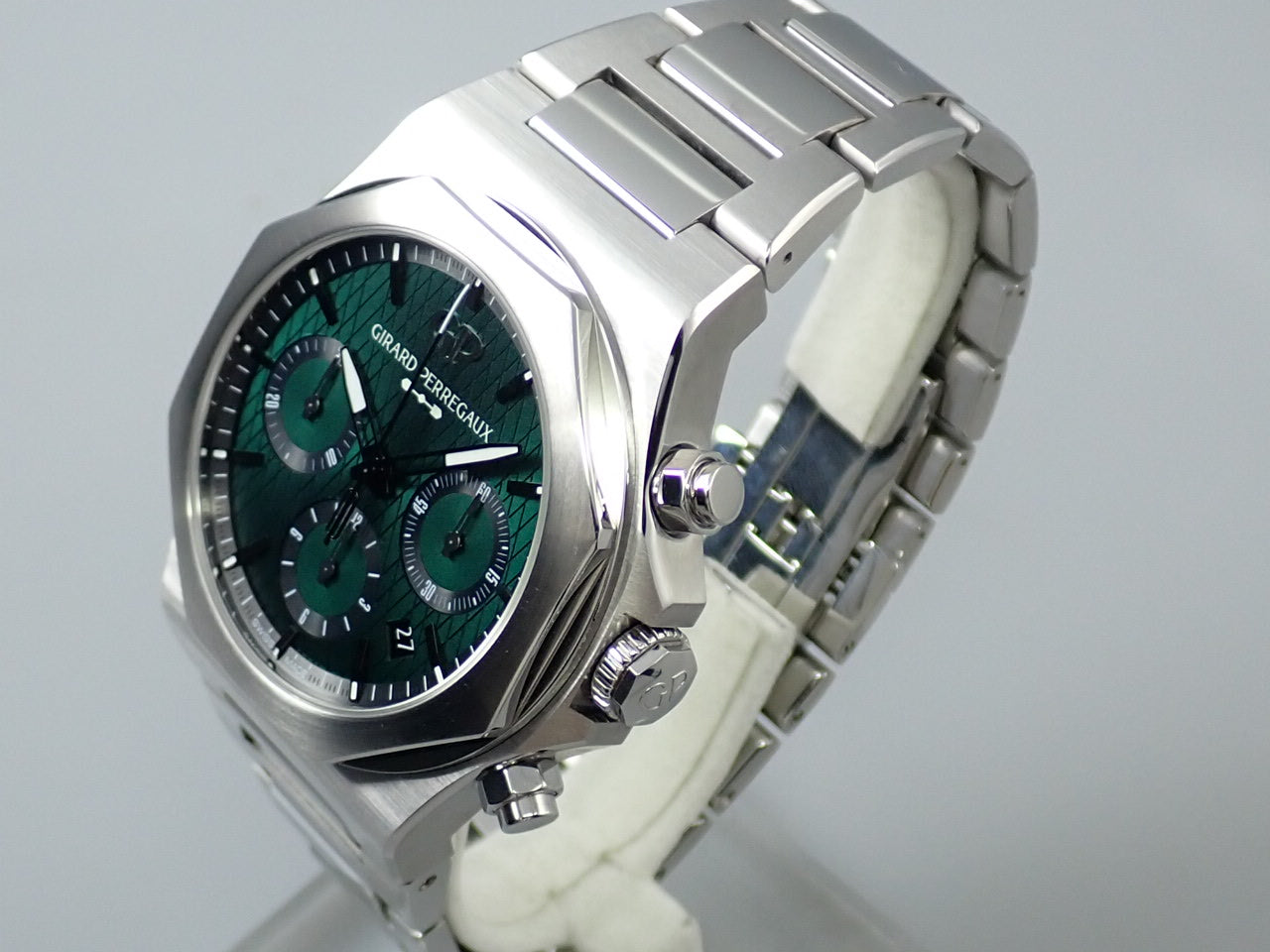 Girard-Perregaux Laureato Chronograph Aston Martin Edition &lt;Warranty, Box, etc.&gt;