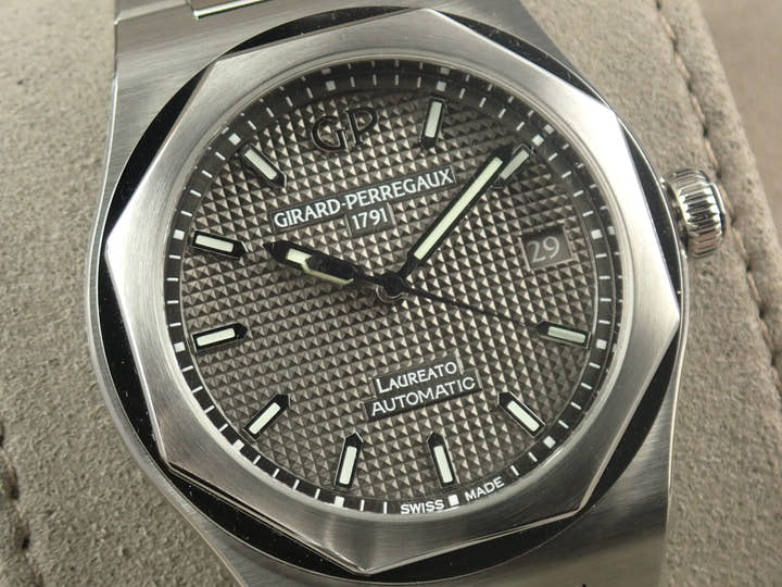 ジラールペルゴ ロレアート Ref.81005-11-231-11A グレー文字盤 中古 laureato-21