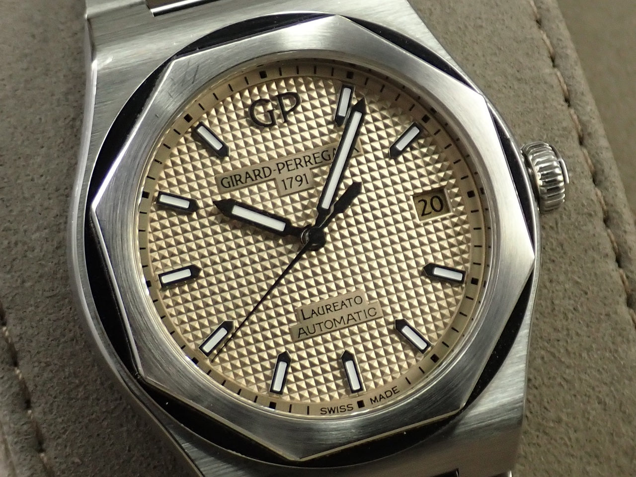 Girard-Perregaux Laureato &lt;Warranty, Box, etc.&gt;