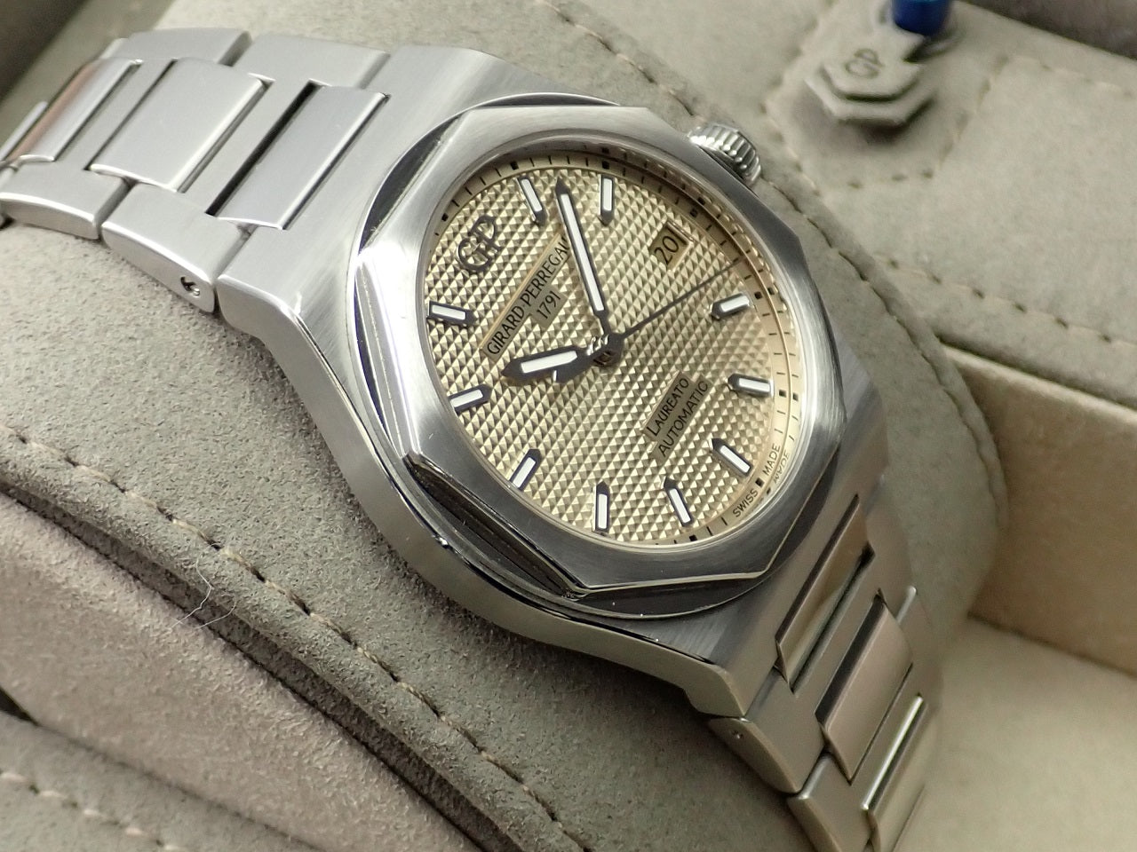 Girard-Perregaux Laureato &lt;Warranty, Box, etc.&gt;