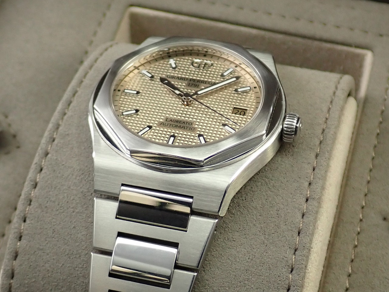 Girard-Perregaux Laureato &lt;Warranty, Box, etc.&gt;