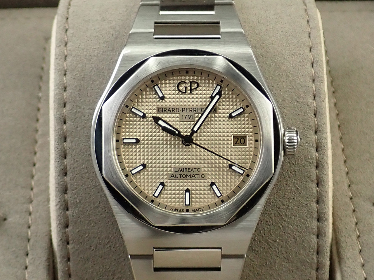 Girard-Perregaux Laureato &lt;Warranty, Box, etc.&gt;