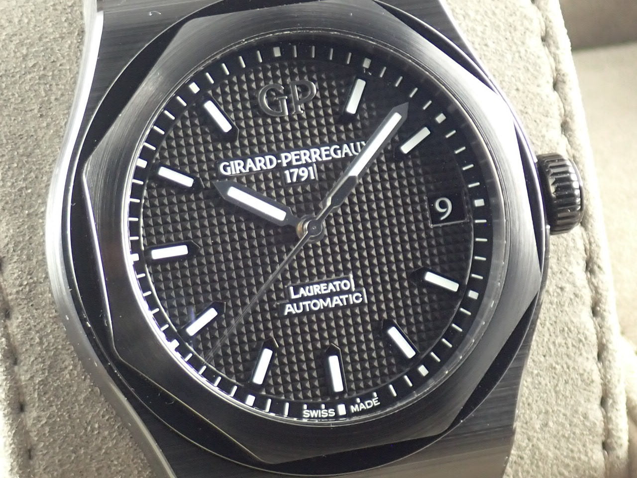 Girard-Perregaux Laureato 42mm Black Ceramic &lt;Warranty, Box, etc.&gt;