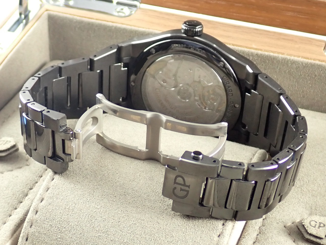 Girard-Perregaux Laureato 42mm Black Ceramic &lt;Warranty, Box, etc.&gt;