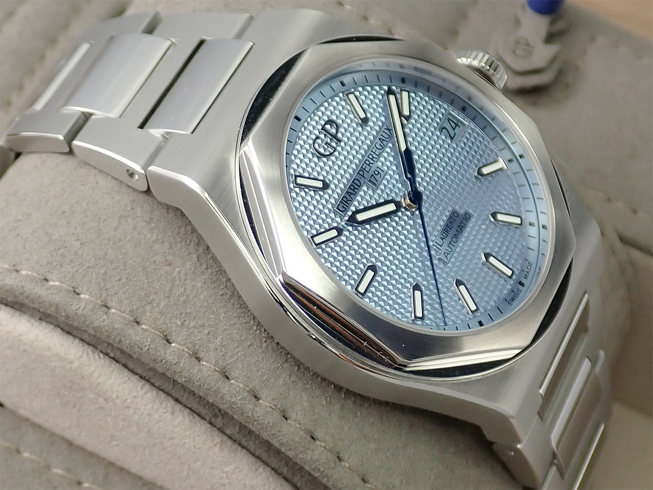 Girard-Perregaux Laureato Glacier Japan Limited &lt;Warranty, Box, etc.&gt;