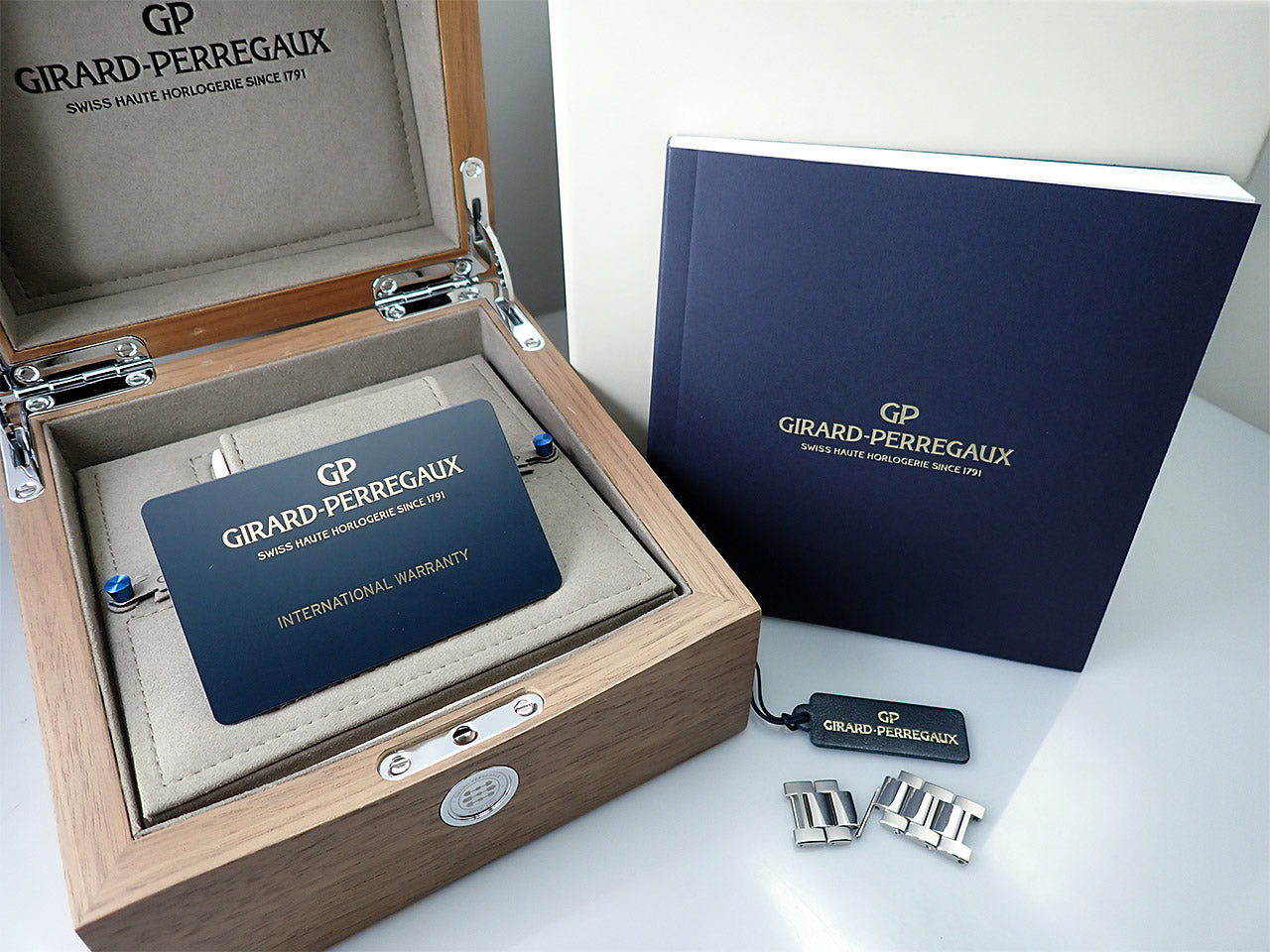 Girard-Perregaux Laureato &lt;Warranty, Box, etc.&gt;