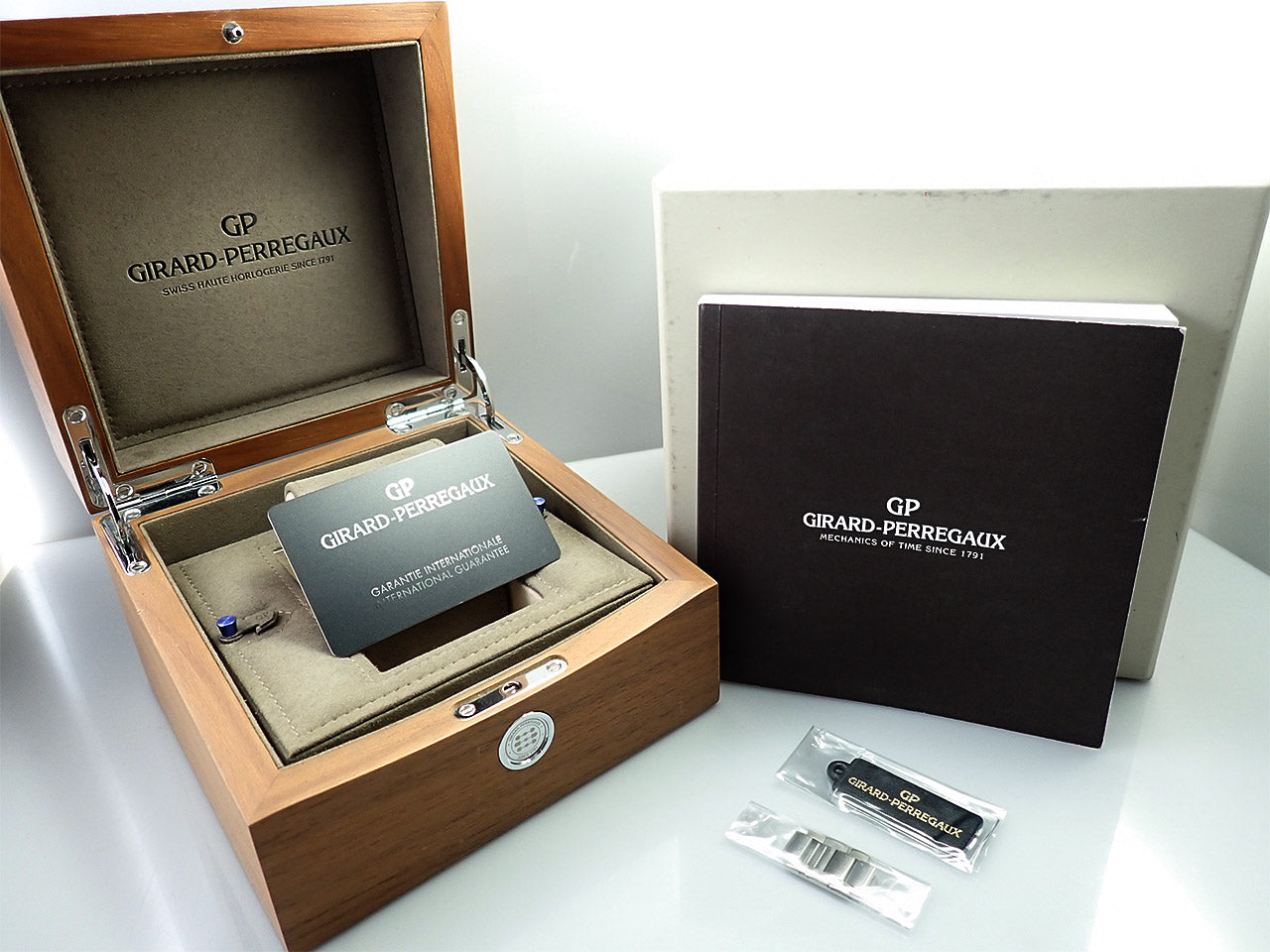 Girard-Perregaux Laureato &lt;Warranty, Box, etc.&gt;