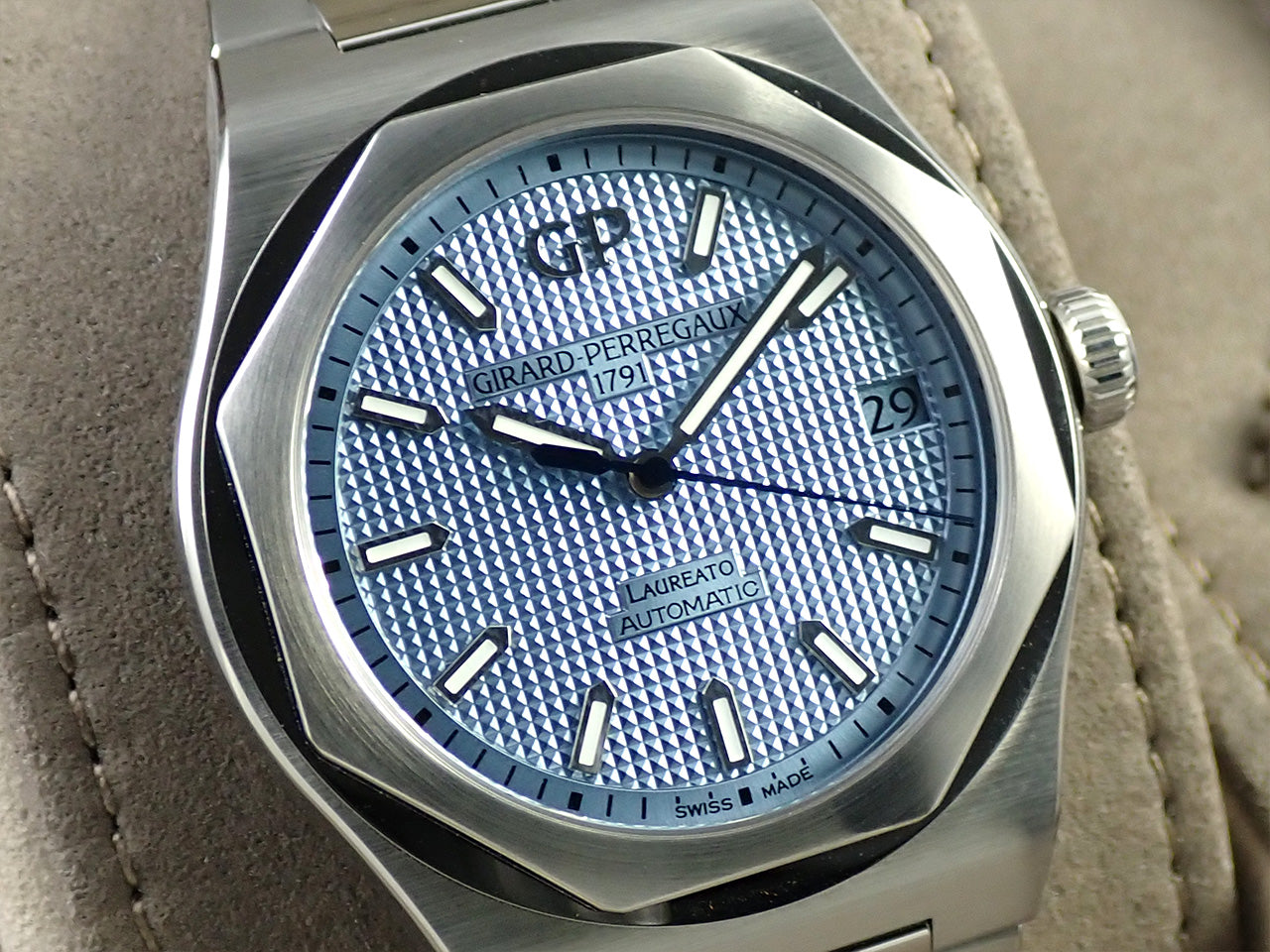 Girard-Perregaux Laureato Glacier Japan Limited &lt;Warranty, Box, etc.&gt;