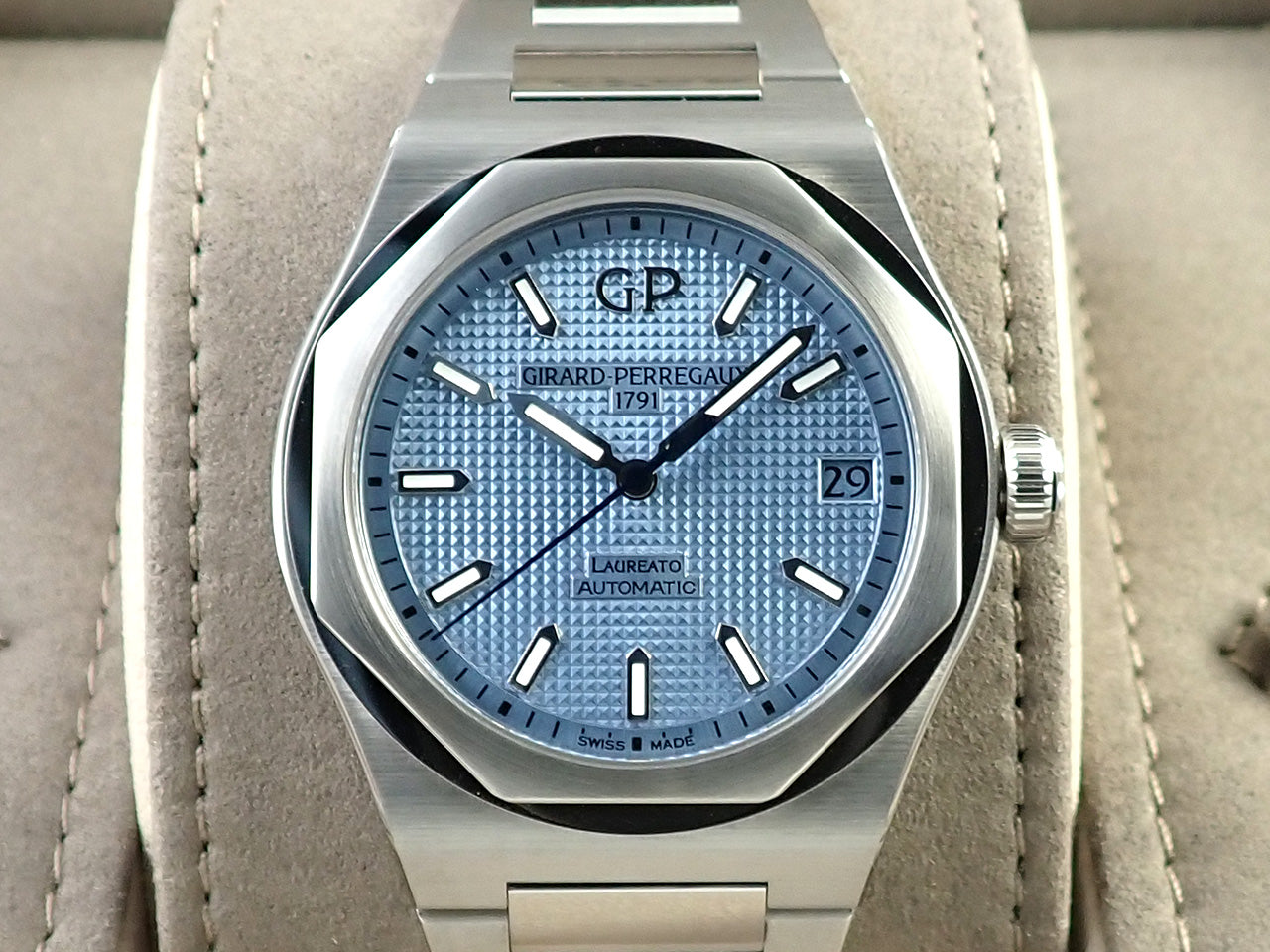 Girard-Perregaux Laureato Glacier Japan Limited &lt;Warranty, Box, etc.&gt;