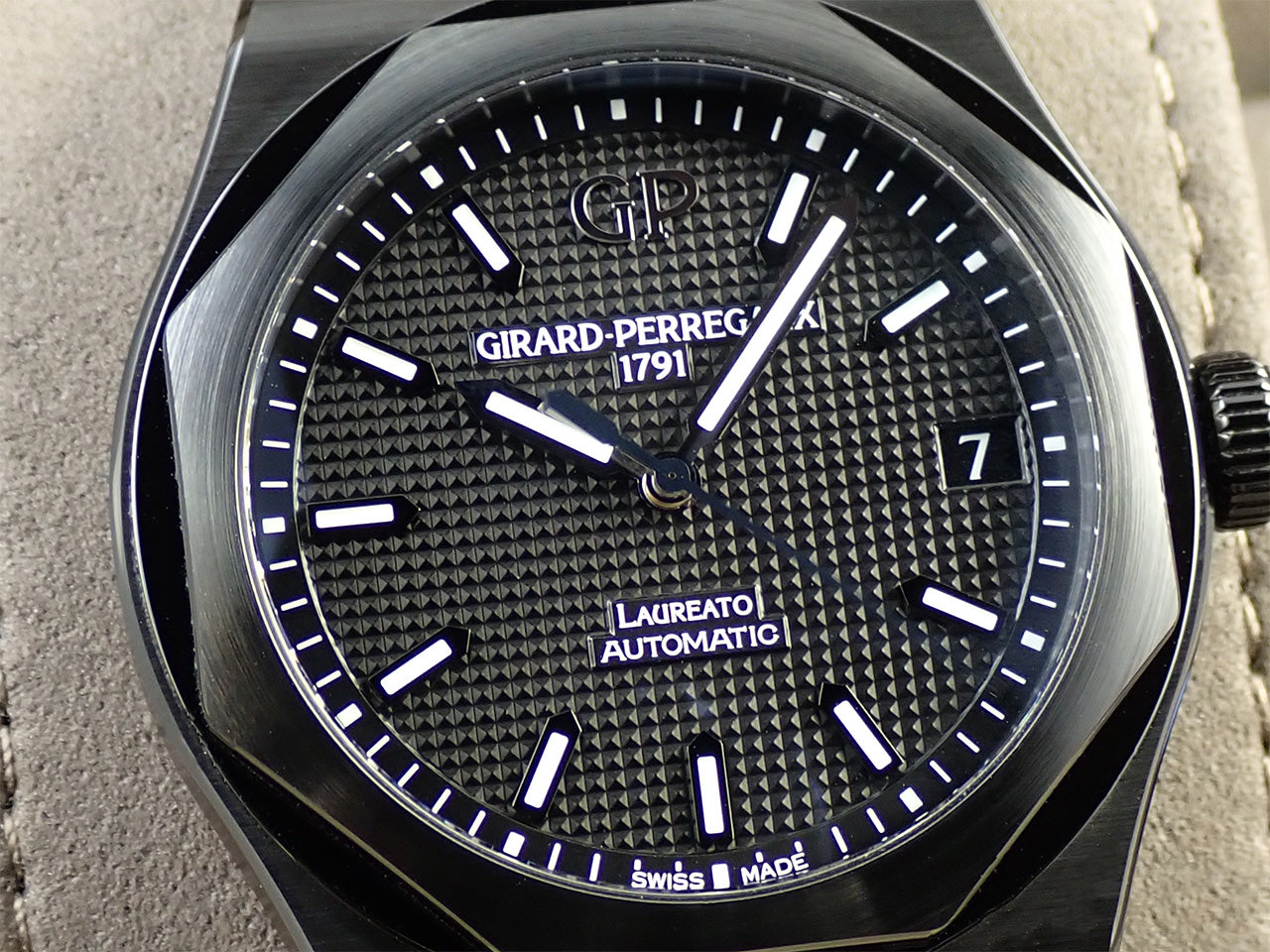 Girard-Perregaux Laureato Black Ceramic &lt;Warranty, Box, etc.&gt;