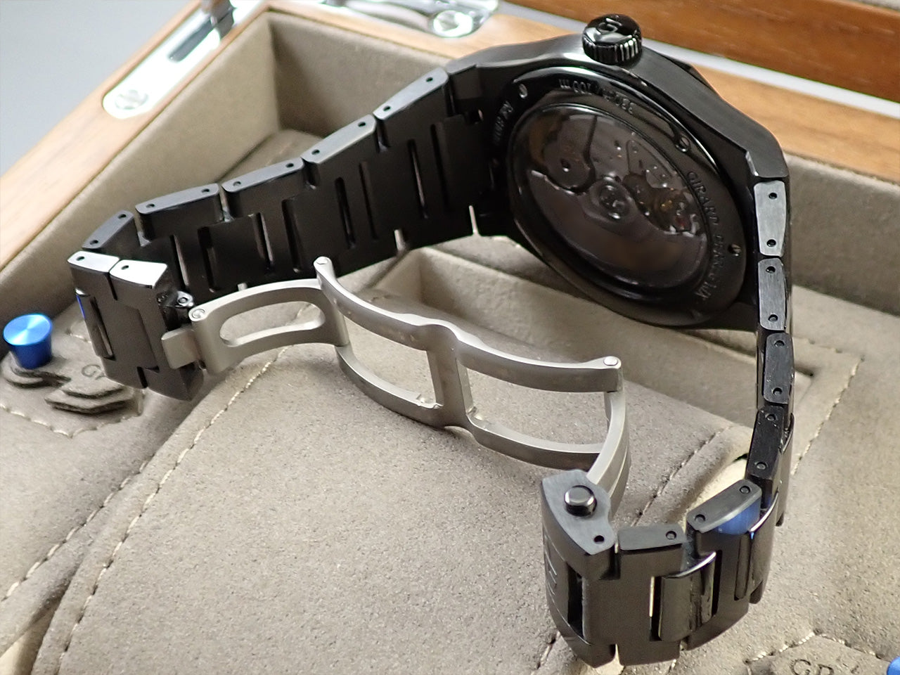 Girard-Perregaux Laureato Black Ceramic &lt;Warranty, Box, etc.&gt;