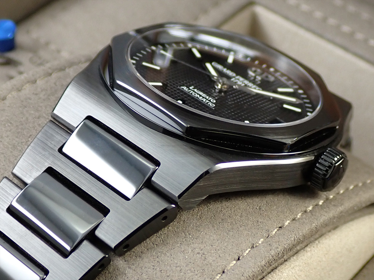 Girard-Perregaux Laureato Black Ceramic &lt;Warranty, Box, etc.&gt;