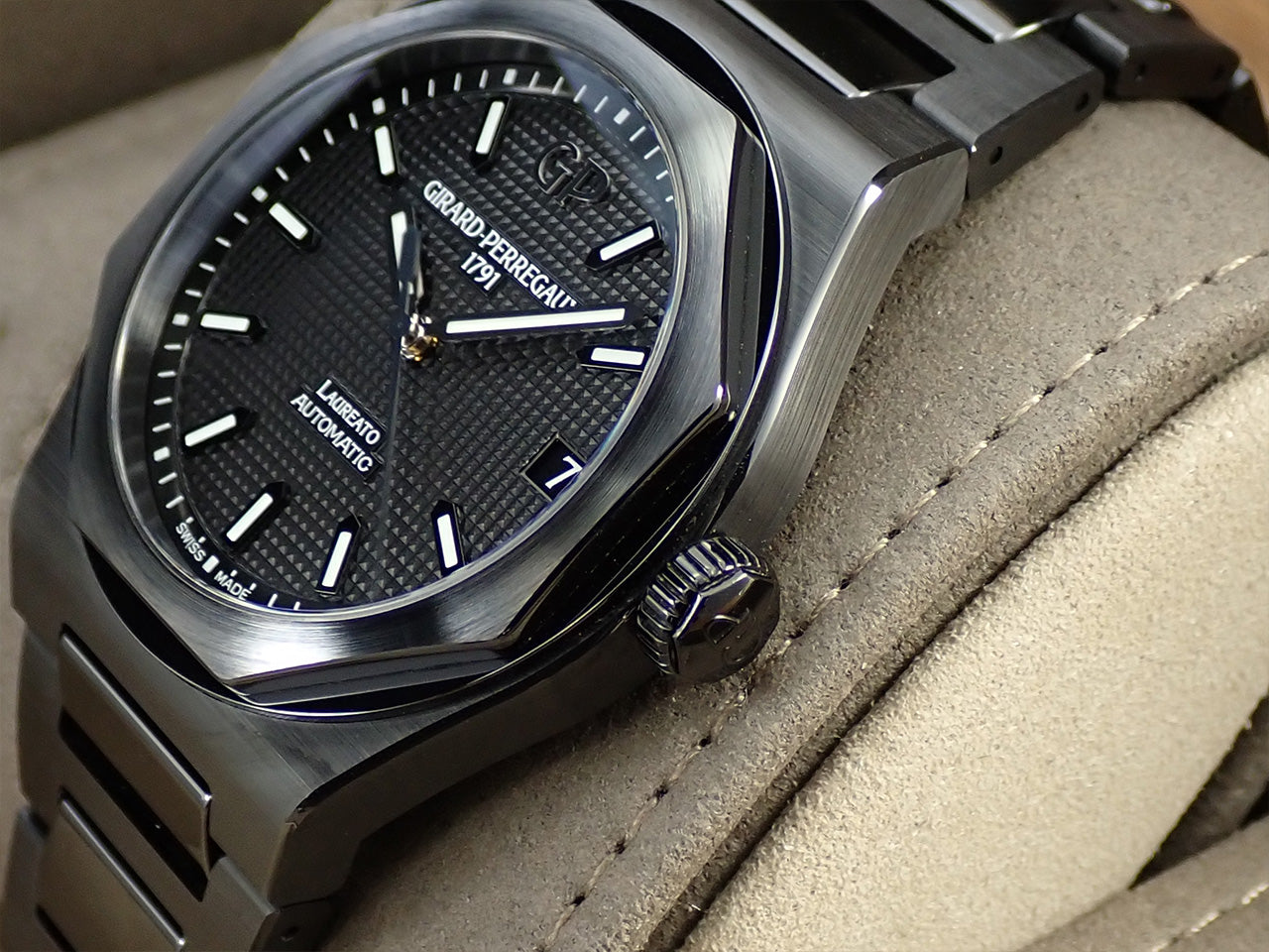 Girard-Perregaux Laureato Black Ceramic &lt;Warranty, Box, etc.&gt;