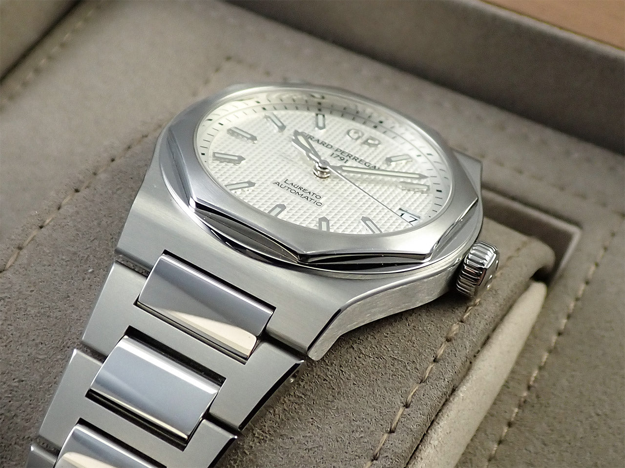 Girard-Perregaux Laureato &lt;Warranty, Box, etc.&gt;