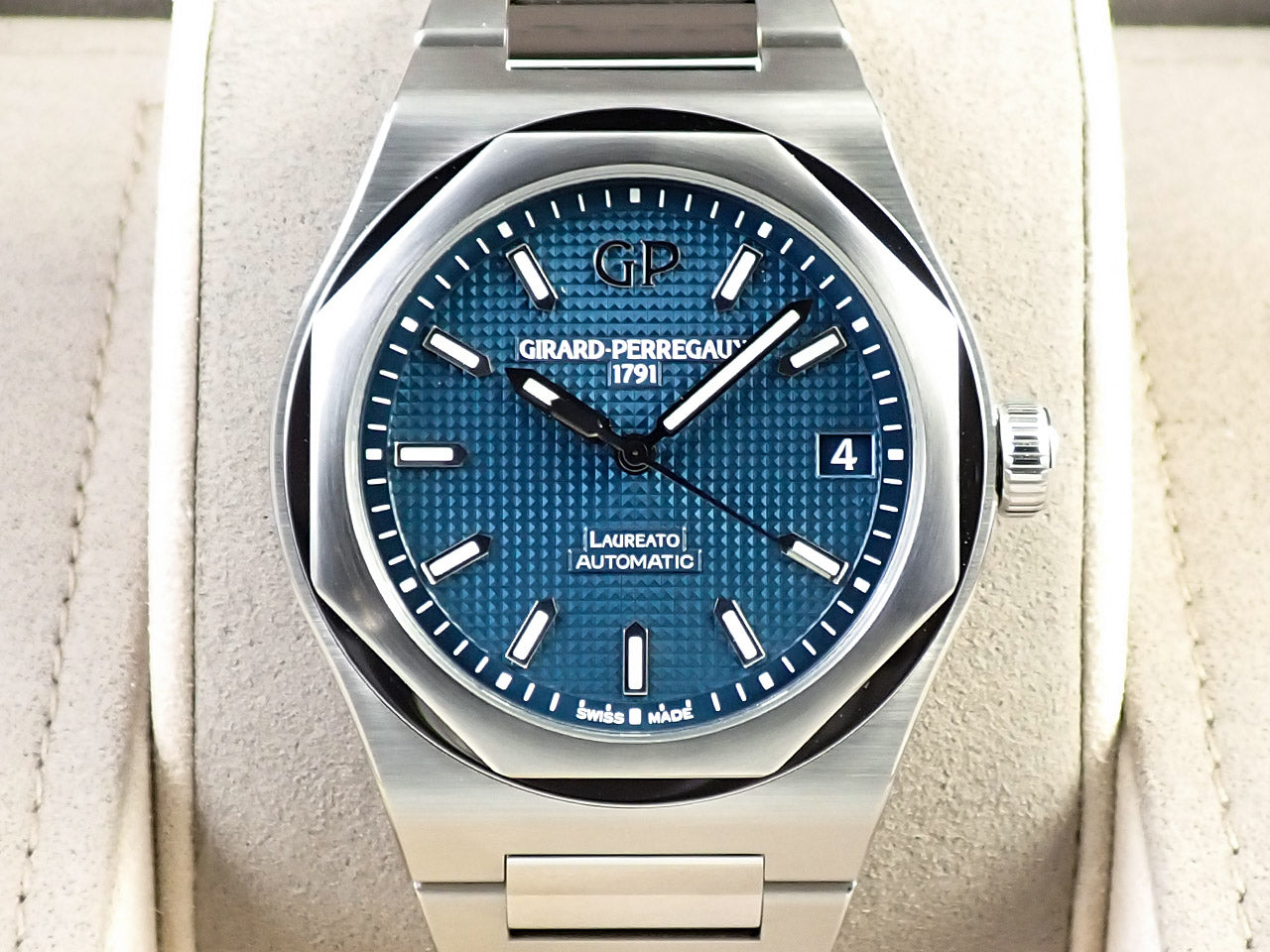 Girard-Perregaux Laureato &lt;Warranty, Box, etc.&gt;