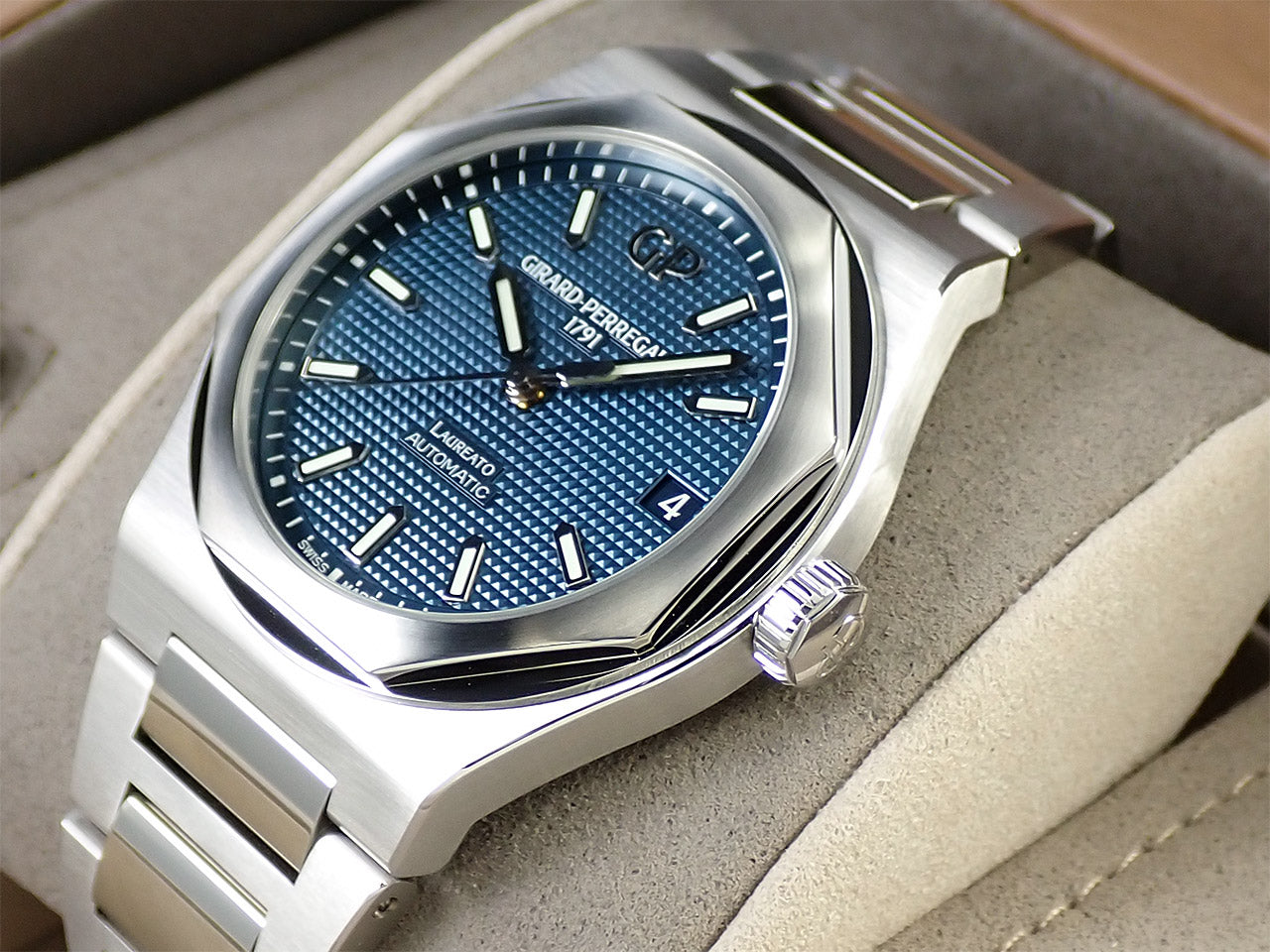 Girard-Perregaux Laureato &lt;Warranty, Box, etc.&gt;