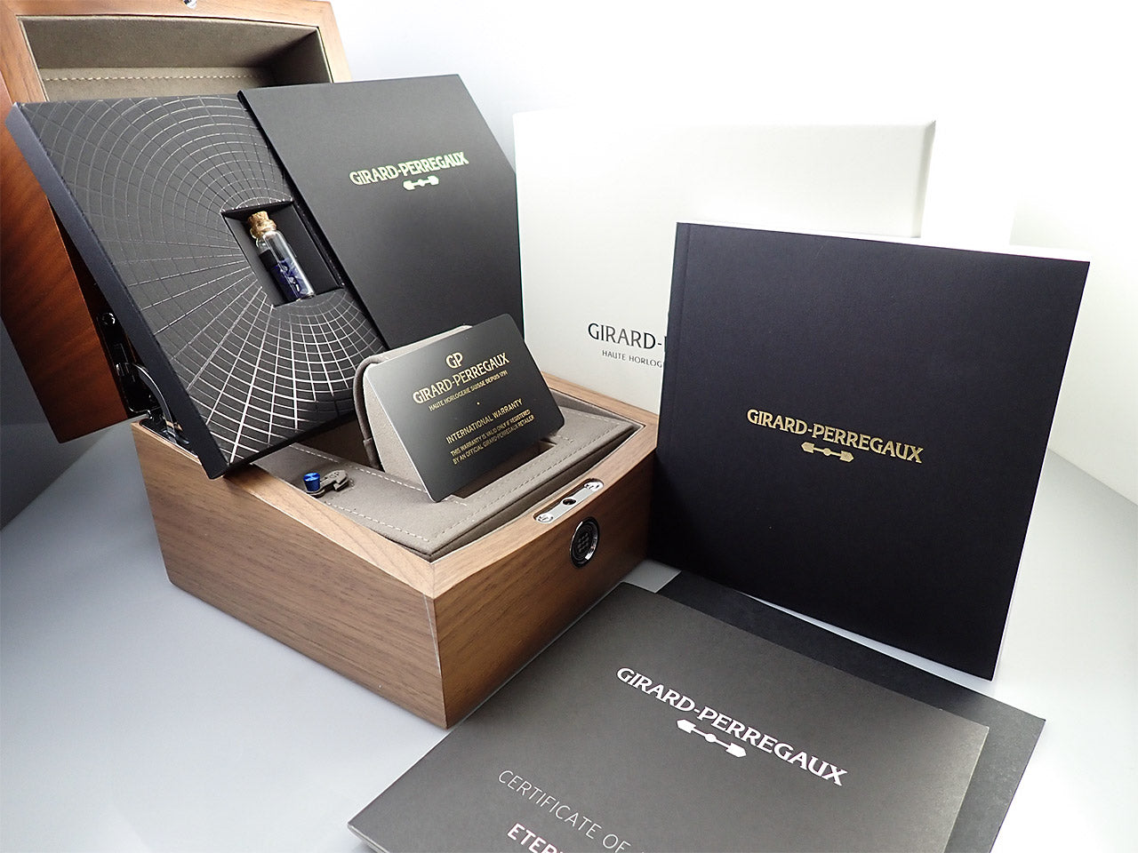 Girard-Perregaux Laureato &lt;Warranty, Box, etc.&gt;