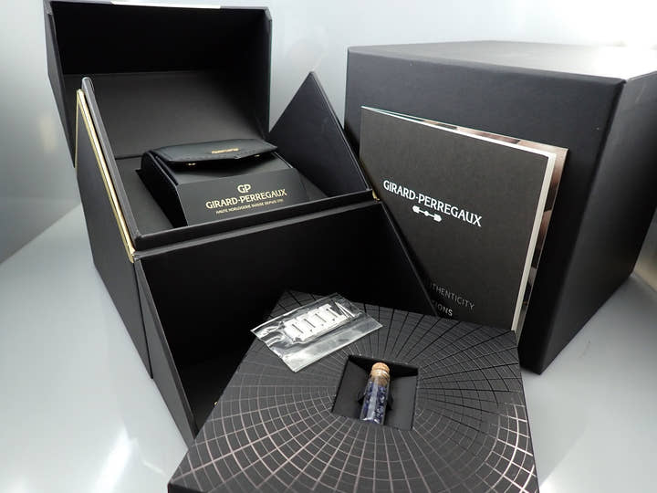 Girard-Perregaux Laureato <Warranty, Box, etc.>