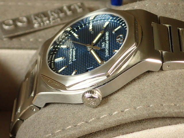 Girard-Perregaux Laureato