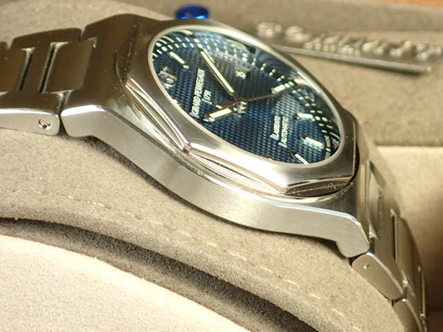 ジラールペルゴ ロレアート Ref.81005-11-431-11A ブルー文字盤 中古 laureato-3