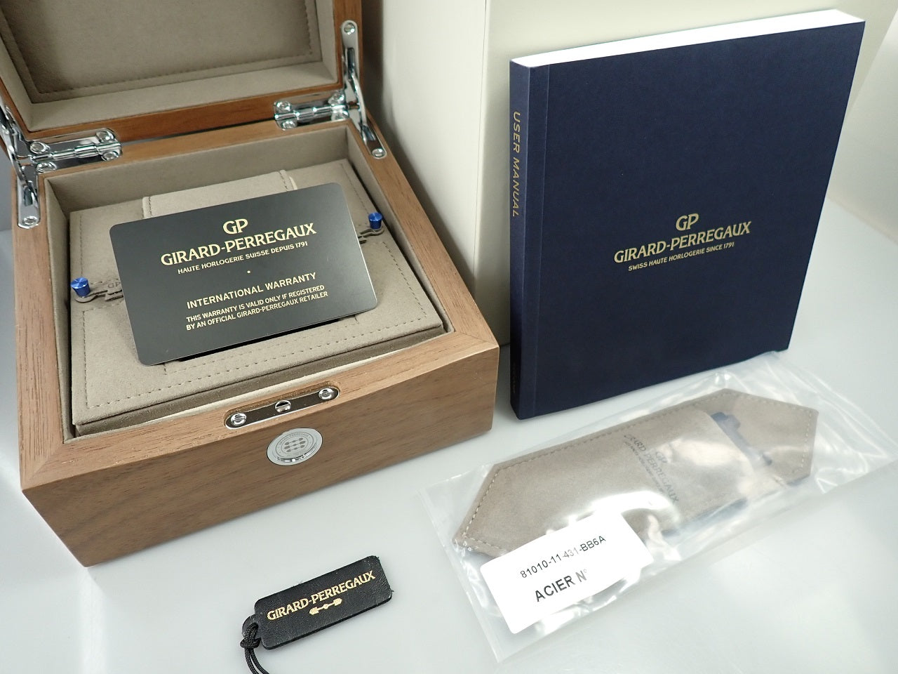 Girard-Perregaux Laureato Ref.81010-11-431-BB6A SS Blue Dial