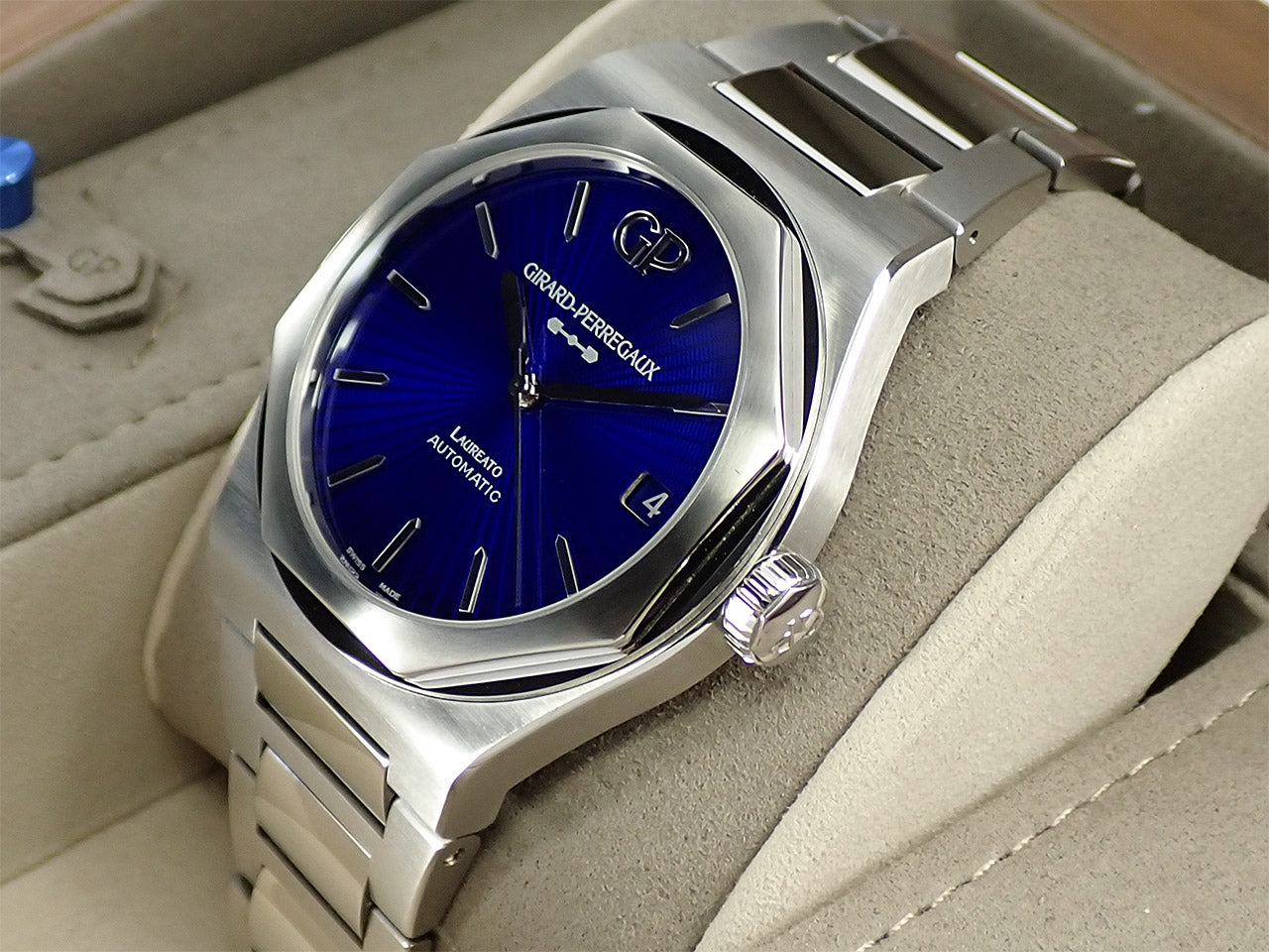 Girard-Perregaux Laureato &lt;Warranty, Box, etc.&gt;