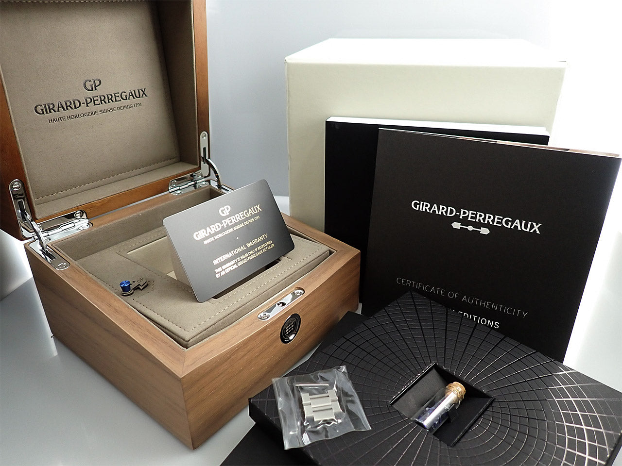 Girard-Perregaux Laureato &lt;Warranty, Box, etc.&gt;