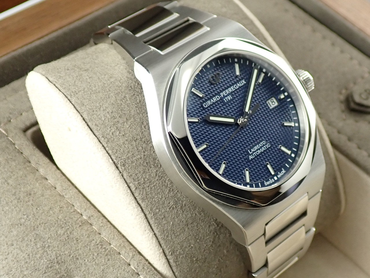 Girard-Perregaux Laureato &lt;Warranty, Box, etc.&gt;