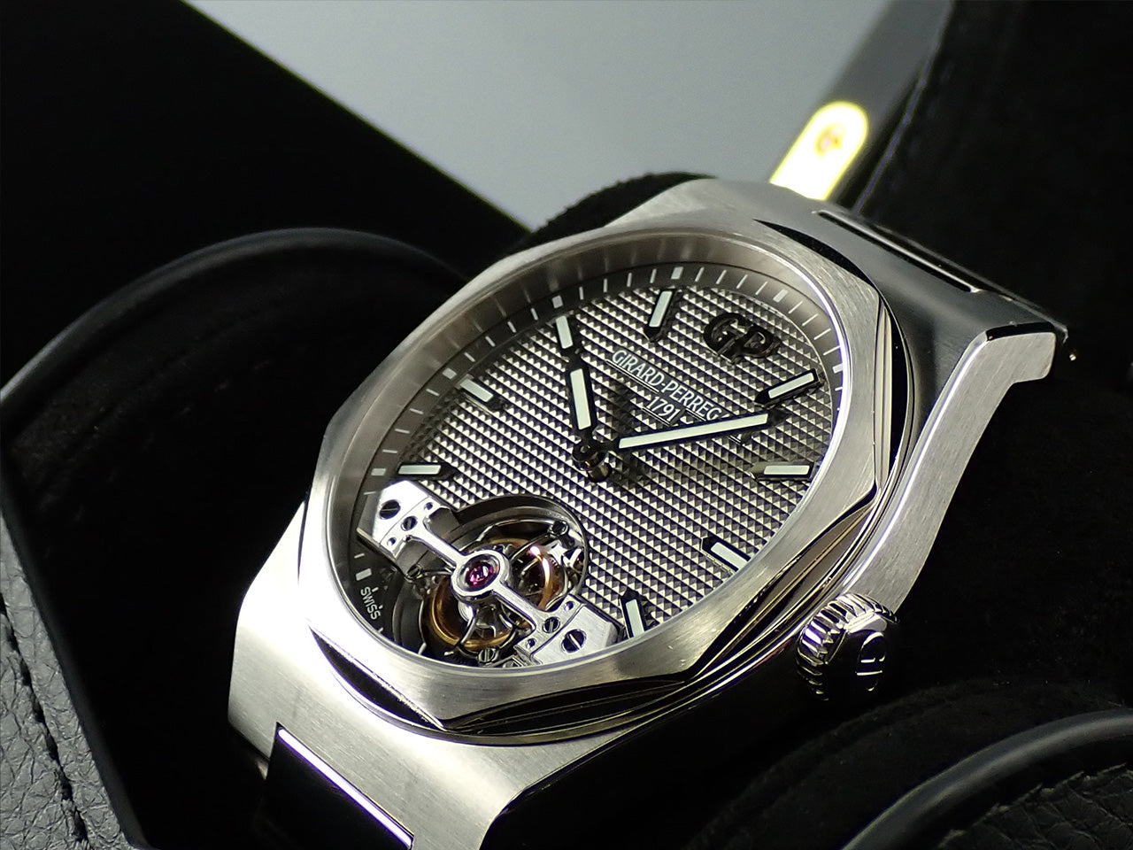 Girard-Perregaux Laureato Tourbillon Ref.99105-41-232-BB6A TI/WG Grey Dial