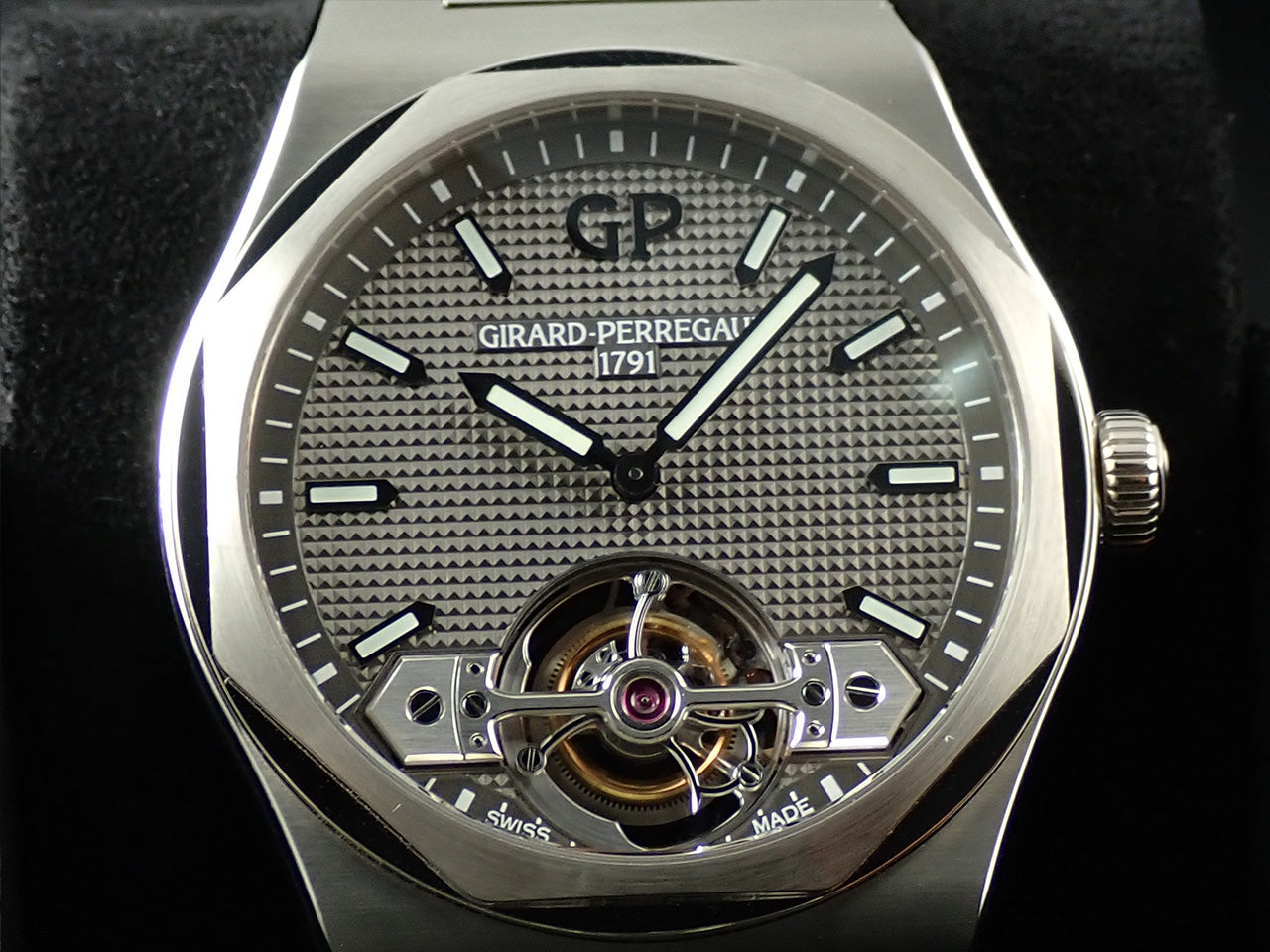 Girard-Perregaux Laureato Tourbillon Ref.99105-41-232-BB6A TI/WG Grey Dial