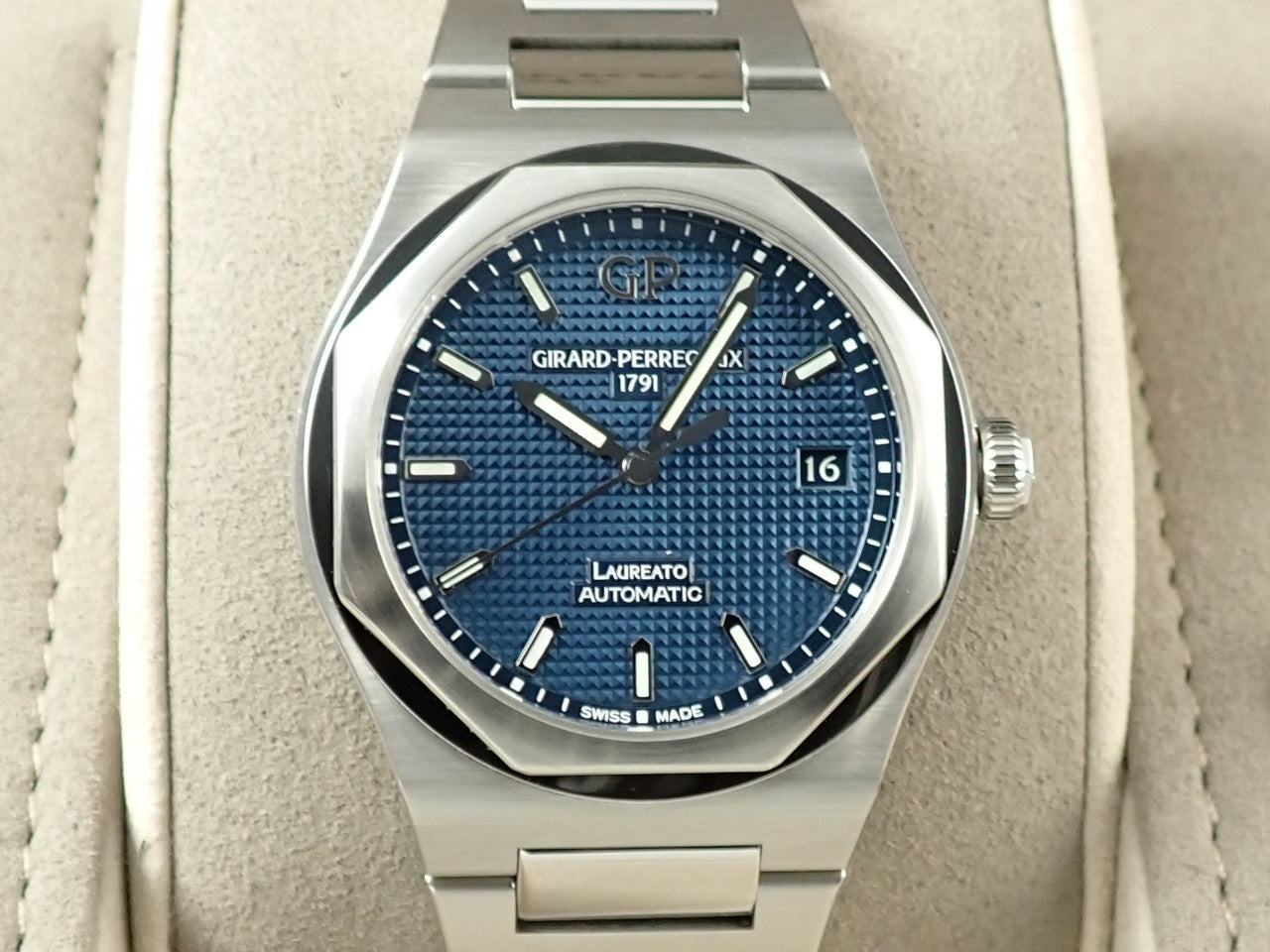 Girard-Perregaux Laureato &lt;Warranty, Box, etc.&gt;