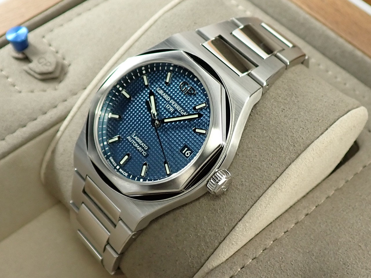 Girard-Perregaux Laureato &lt;Warranty, Box, etc.&gt;