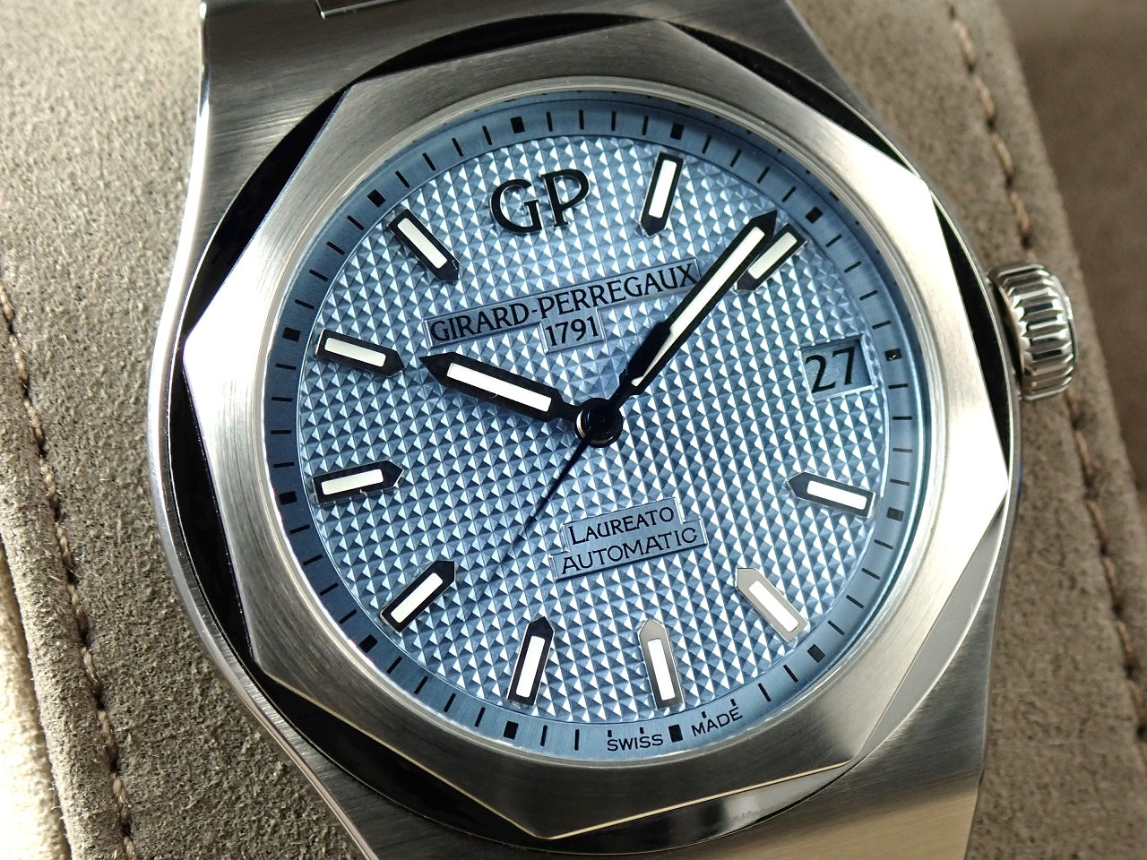 Girard-Perregaux Laureato Glacier Japan Limited &lt;Warranty, Box, etc.&gt;